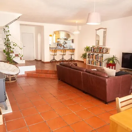Casa vacanze Eds Place, Shared Pool, Private Terrace, Perfect For Surfers And Families Enjoying *