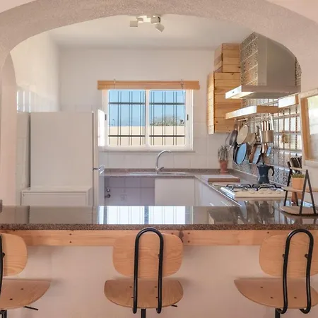 Casa vacanze Eds Place, Shared Pool, Private Terrace, Perfect For Surfers And Families Enjoying
