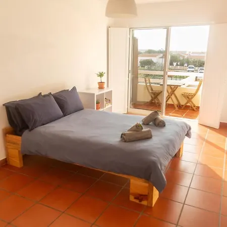 Eds Place, Shared Pool, Private Terrace, Perfect For Surfers And Families Enjoying Sagres