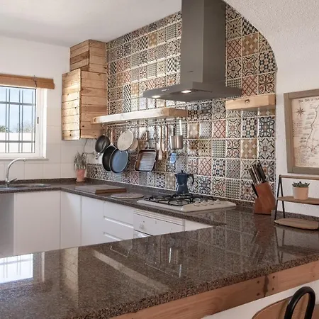 Holiday home Eds Place, Shared Pool, Private Terrace, Perfect For Surfers And Families Enjoying Sagres