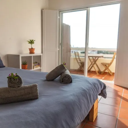 Eds Place, Shared Pool, Private Terrace, Perfect For Surfers And Families Enjoying Vakantiehuis
